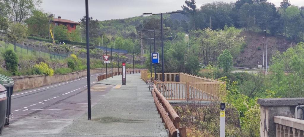 Hotel Artxanda Bilbao, Parking Gratuito en el Exterior Junto al Hotel - Resim 14