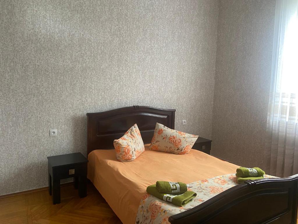 Postel nebo postele na pokoji v ubytování Luka Family Guest House