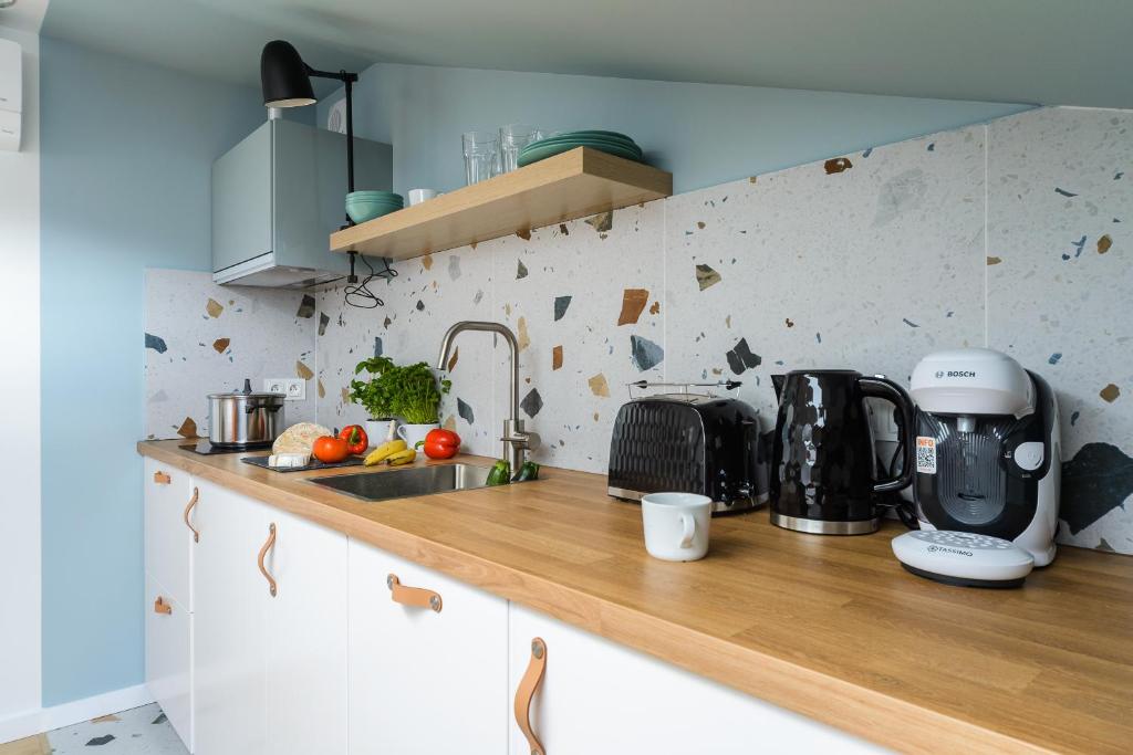 Kuchyňa alebo kuchynka v ubytovaní Zoliborz P&O Serviced Apartments