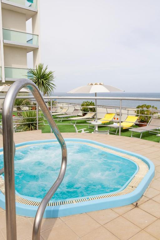 Bazén v ubytování Hotel Igea Spiaggia nebo v jeho okolí