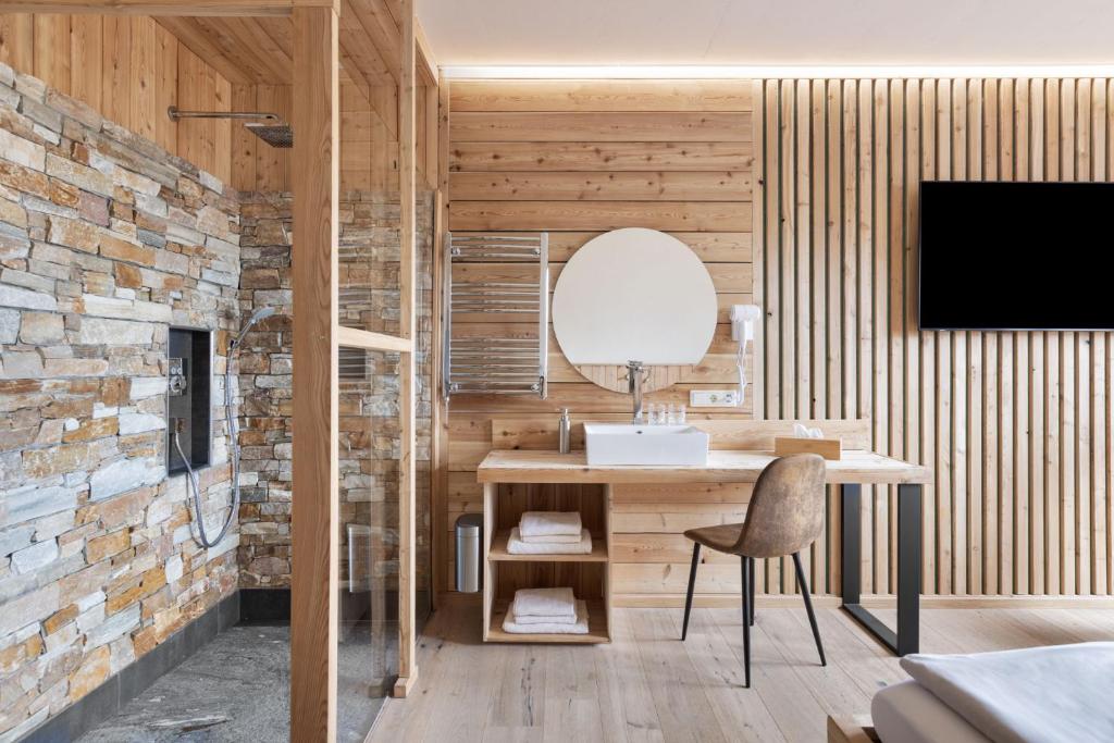 a bathroom with a table and a mirror at Ferienhäuser Gerhart in Haus im Ennstal