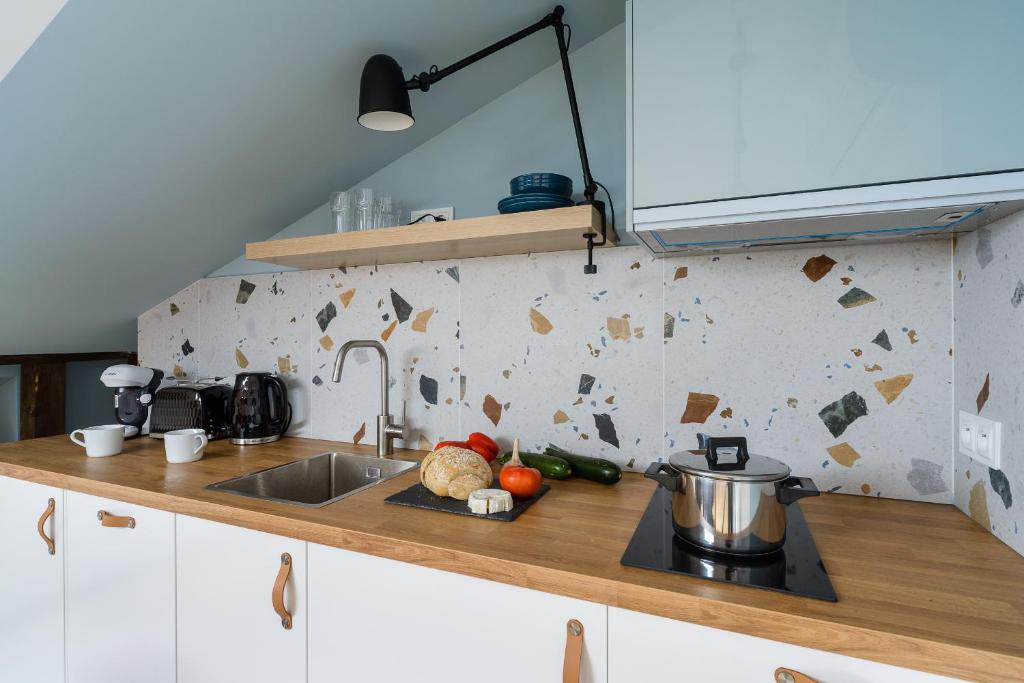 Kuchyňa alebo kuchynka v ubytovaní Zoliborz P&O Serviced Apartments