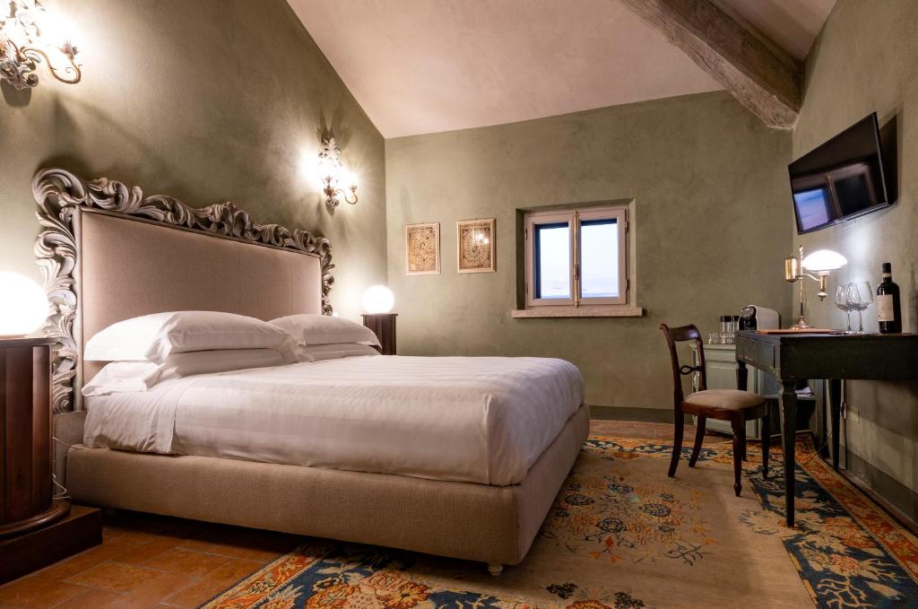 Postel nebo postele na pokoji v ubytování Villa Le Prata - Residenza Del Vescovo