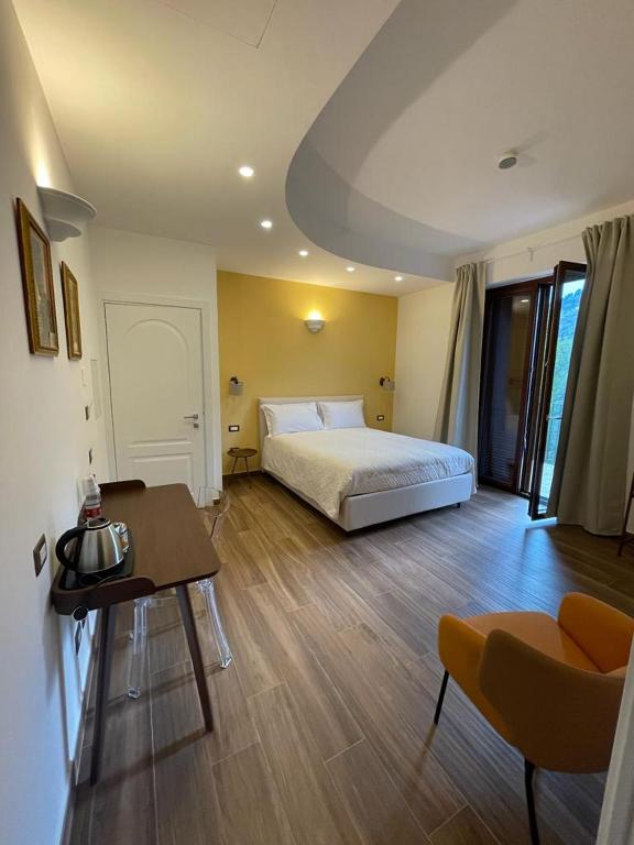 Łóżko lub łóżka w pokoju w obiekcie Maera B&B Ravello