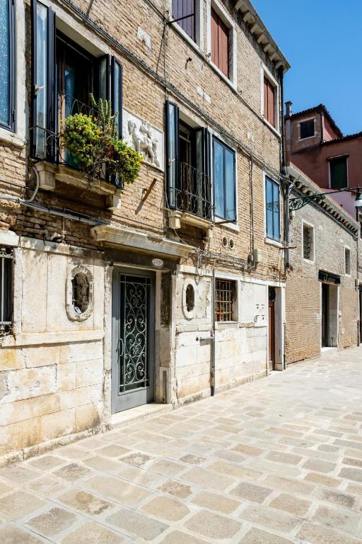 The building in which the holiday home is located