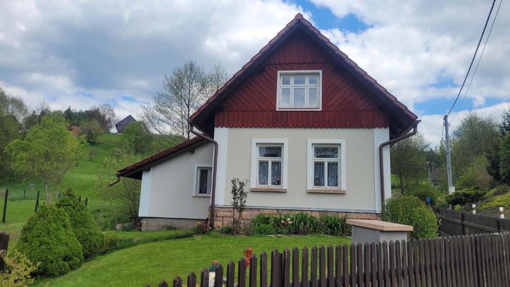 a small white house with a red roof at Chata u potoka in Lázně Bělohrad