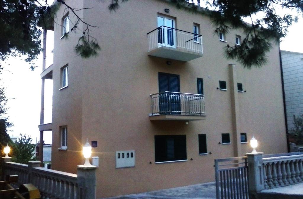 Budova, kde se apartmán nachází