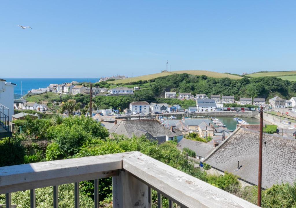 Castaway, Porthleven (updated prices 2024)