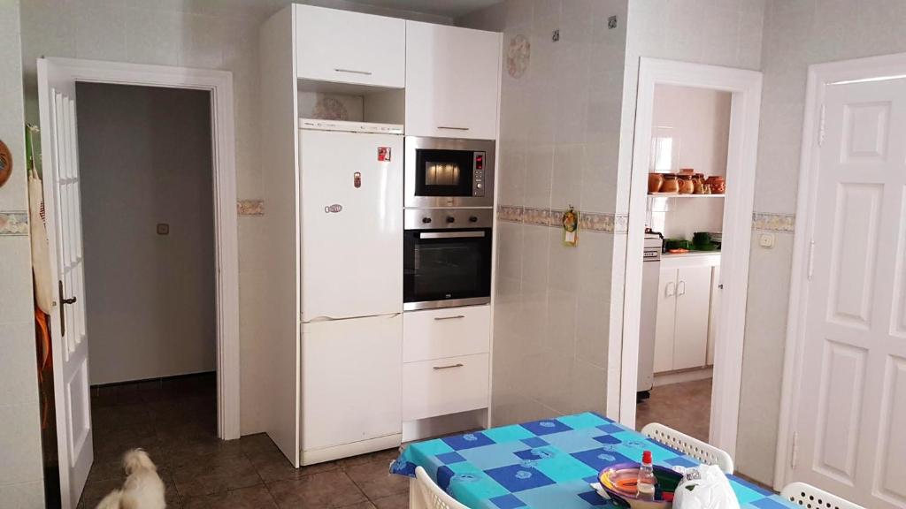 Kuchyňa alebo kuchynka v ubytovaní Spacious House with Private Pool in Vera, 420 sqm