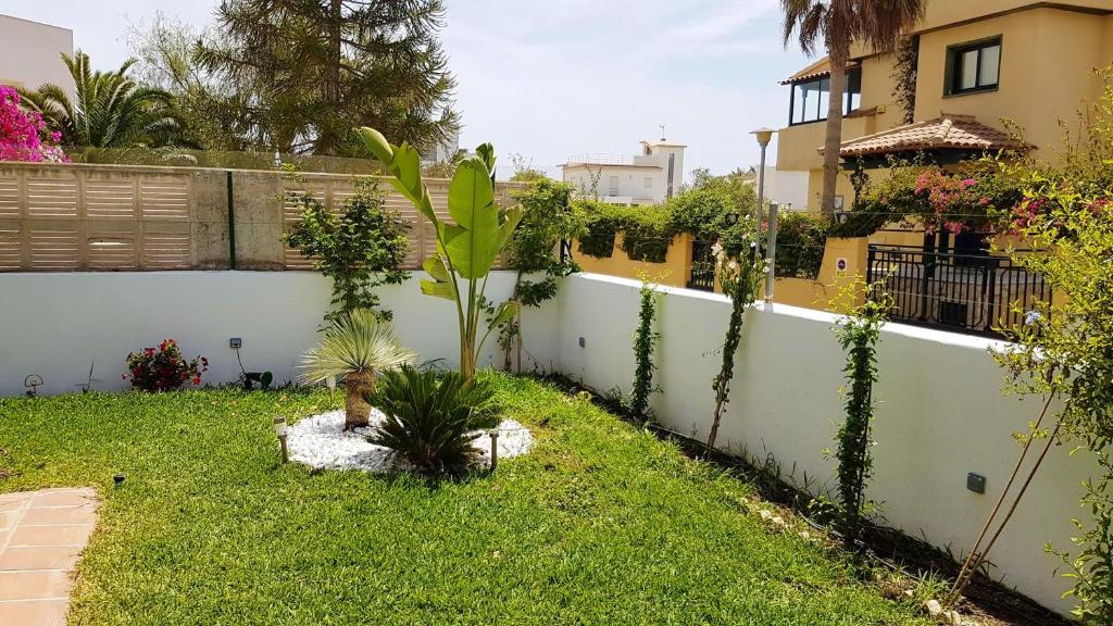 Vonkajšia záhrada v ubytovaní Spacious House with Private Pool in Vera, 420 sqm
