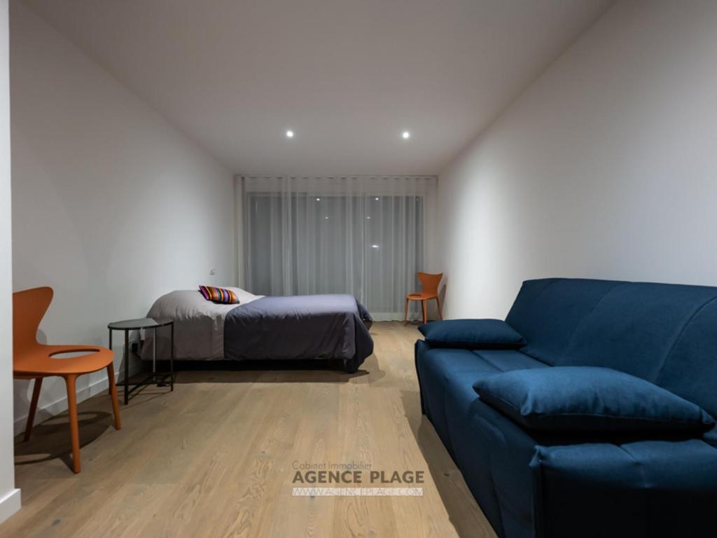 Posteľ alebo postele v izbe v ubytovaní Maison avec Garage & WIFI au Centre des Sables-d'Olonne - FR-1-197-565