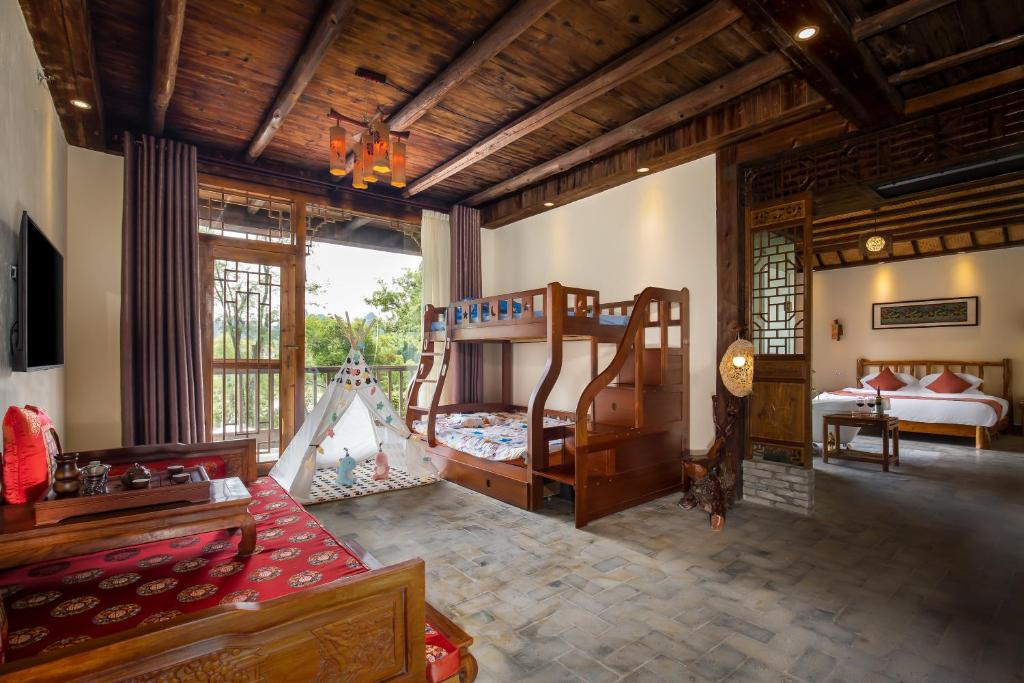 Yangshuo River Lodge Hotel-Free pick up from Yangshuo Area over three nights - Family Room With Balcony