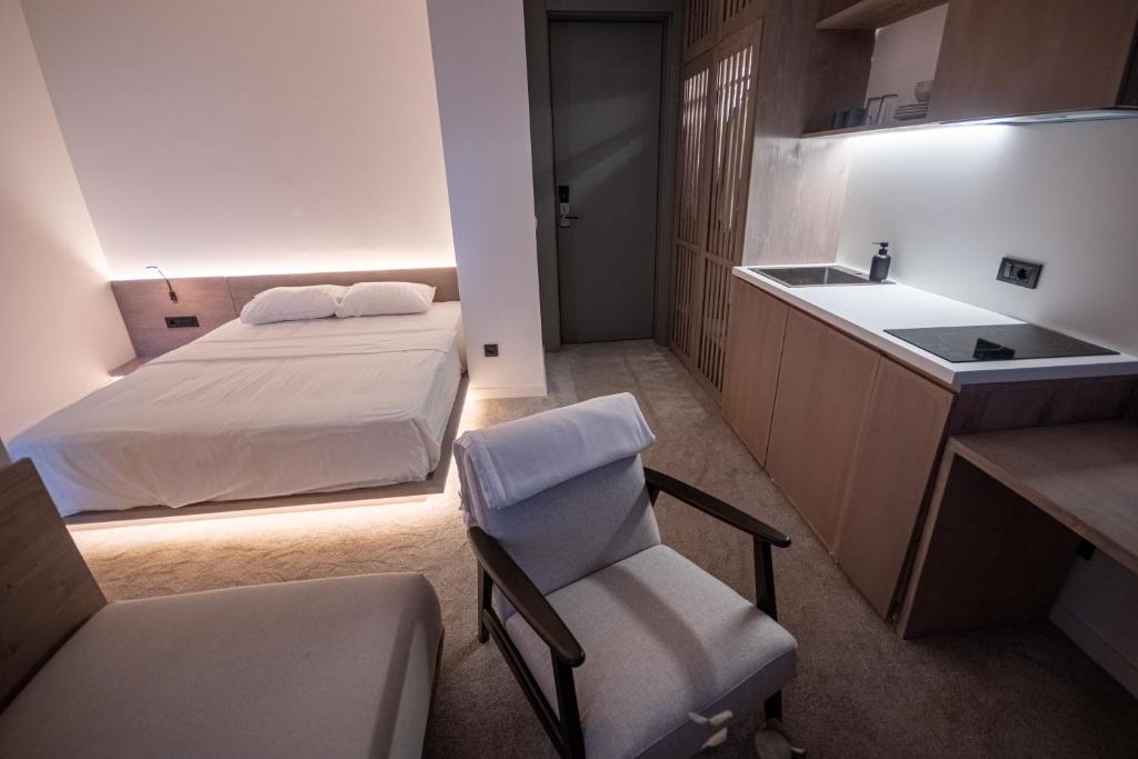 Postel nebo postele na pokoji v ubytování Bloom Suites