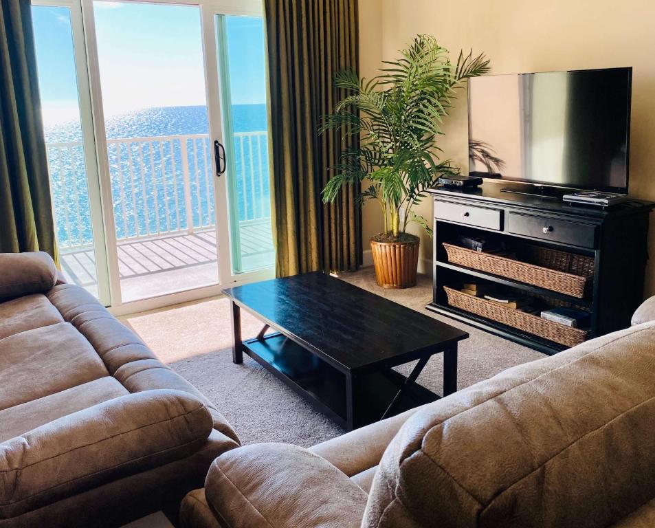 Χώρος καθιστικού στο Seawind 1008 by ALBVR - Great beachfront condo and location - Beachfront Pool, Hot Tub, plus kid's bunk room