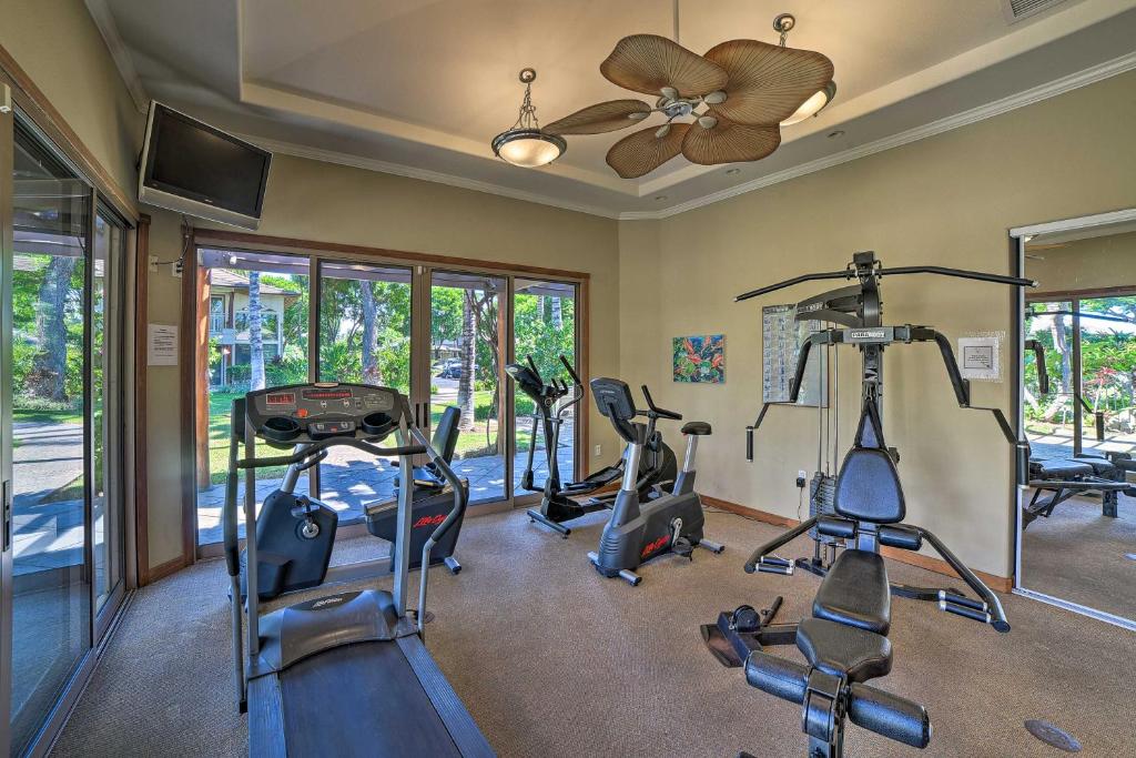 Fitness centrum a/nebo fitness zařízení v ubytování Luxe Maunalani Resort Condo with Pool and Beach Access