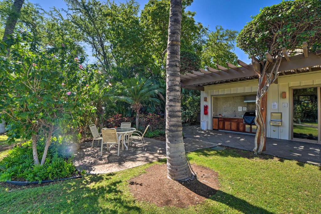 Zahrada ubytování Luxe Maunalani Resort Condo with Pool and Beach Access