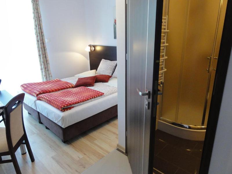 Krevet ili kreveti u jedinici u okviru objekta Karla, apartamenty i pokoje w Dębkach