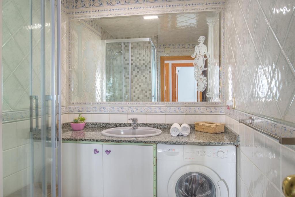 Zdjęcie z galerii obiektu Comfortable Apartment in Mijas with Pool and Garden, 68 m² w mieście Mijas