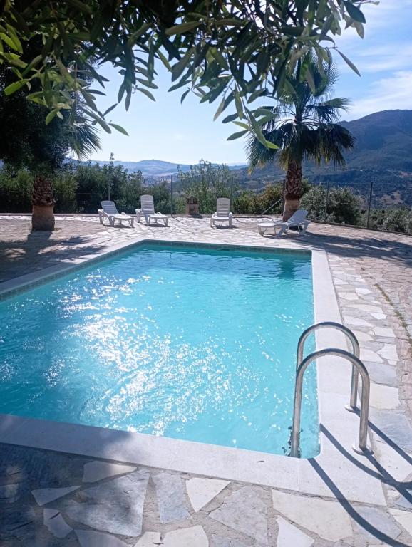 Bazén v ubytování El Cañuelo nebo v jeho okolí