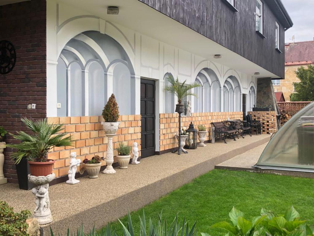 Aed väljaspool majutusasutust Apartmány Karlovy Vary