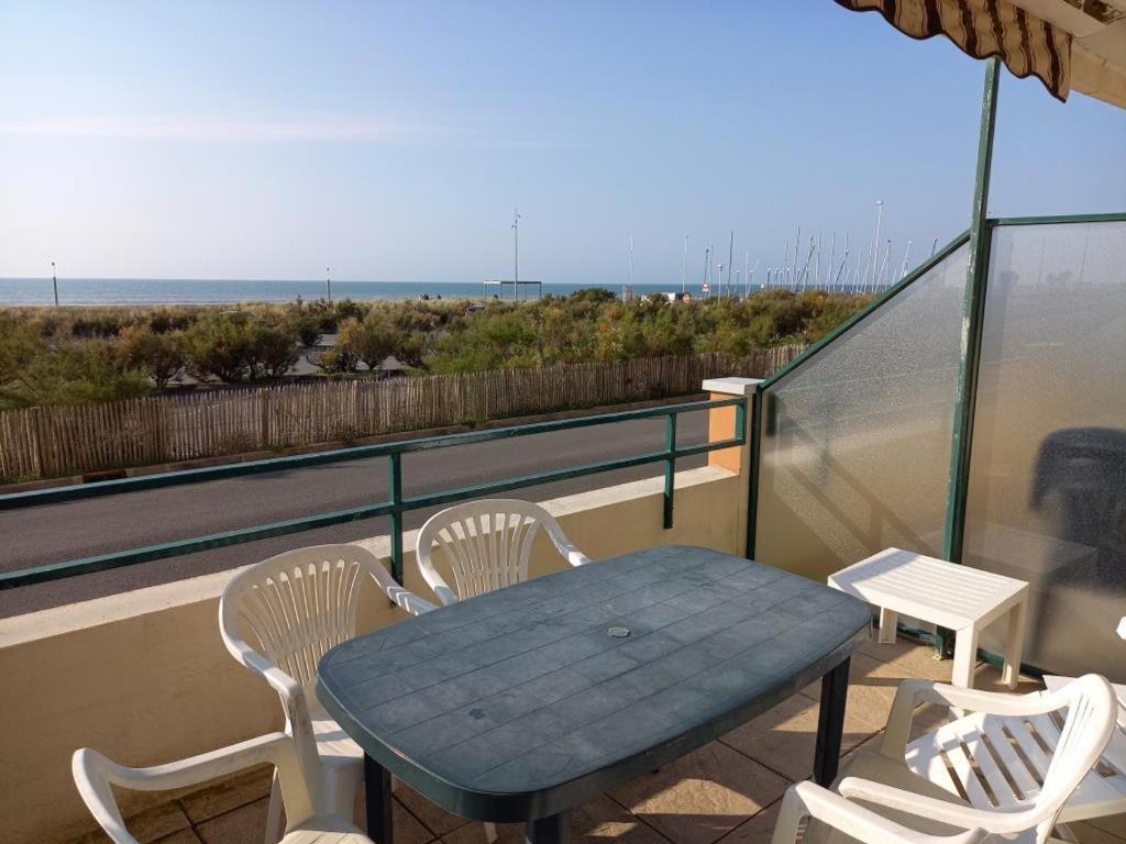 Balkon lub taras w obiekcie Appartement bord de mer, 5 pers., animaux admis, parking, balcon équipé - FR-1-540-194