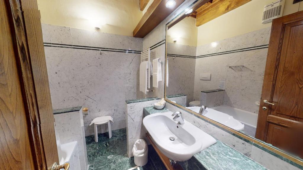 Koupelna v ubytování Hotel Palazzo Squarcialupi