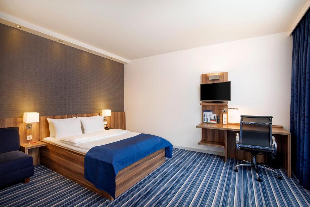 Кровать или кровати в номере Holiday Inn Express Bremen Airport by IHG