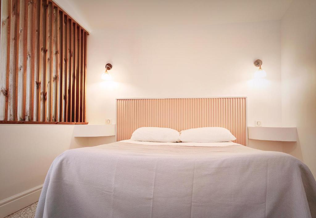 Postel nebo postele na pokoji v ubytování Sud Hôtel Restaurant