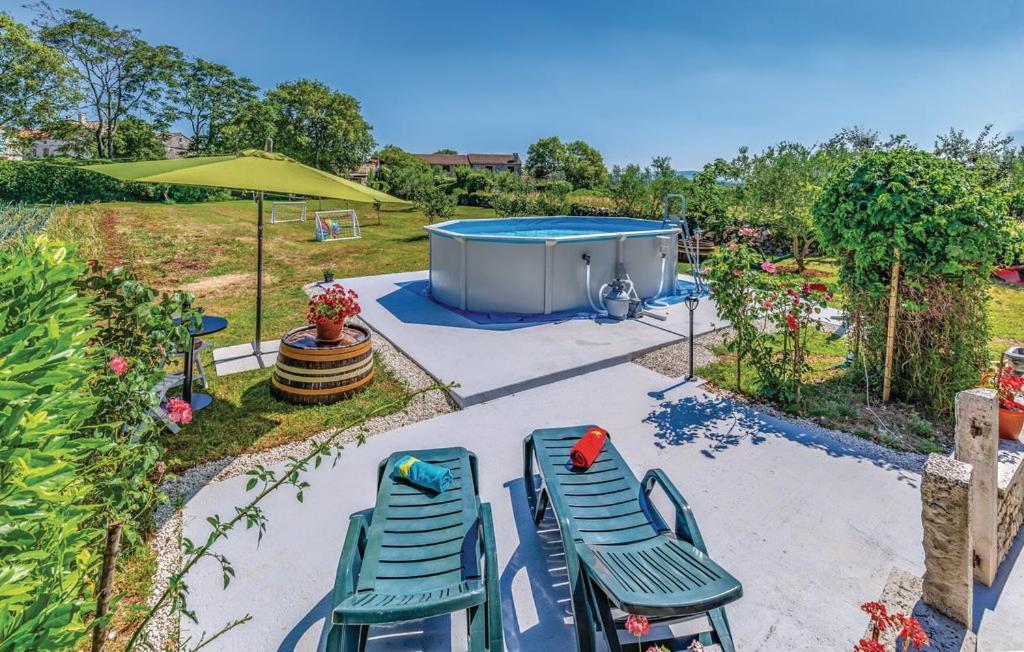 Bazén v ubytování Apartment Glavani with Pool nebo v jeho okolí