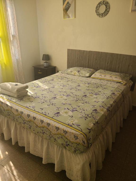 a bedroom with a bed with a blanket on it at Hospedaje Casa de Luna in Tegucigalpa