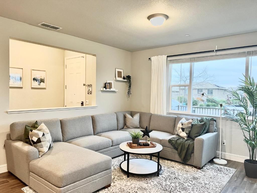 Absolute Tranquility, Luxury Vacation Home, Roseville (updated prices 2024)