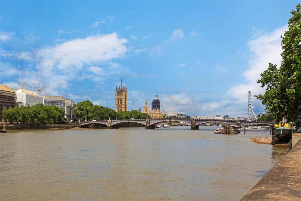 a view of a river with a bridge and buildings at New River Plaza Apartment in London