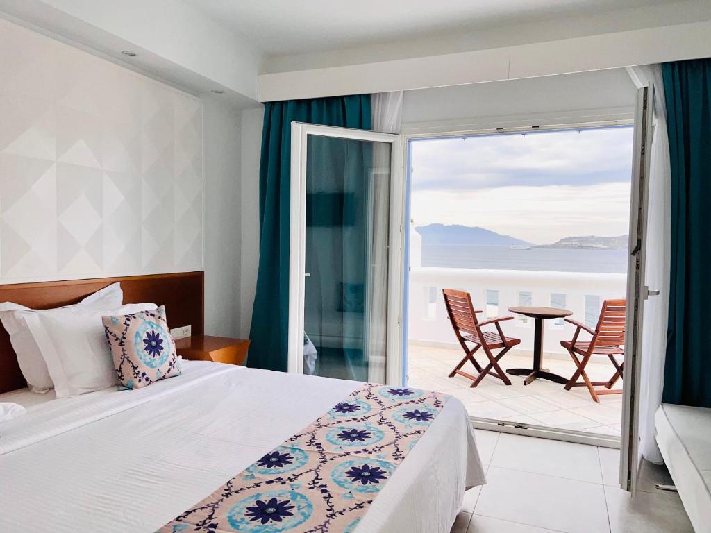 Postel nebo postele na pokoji v ubytování Grand Beach Hotel