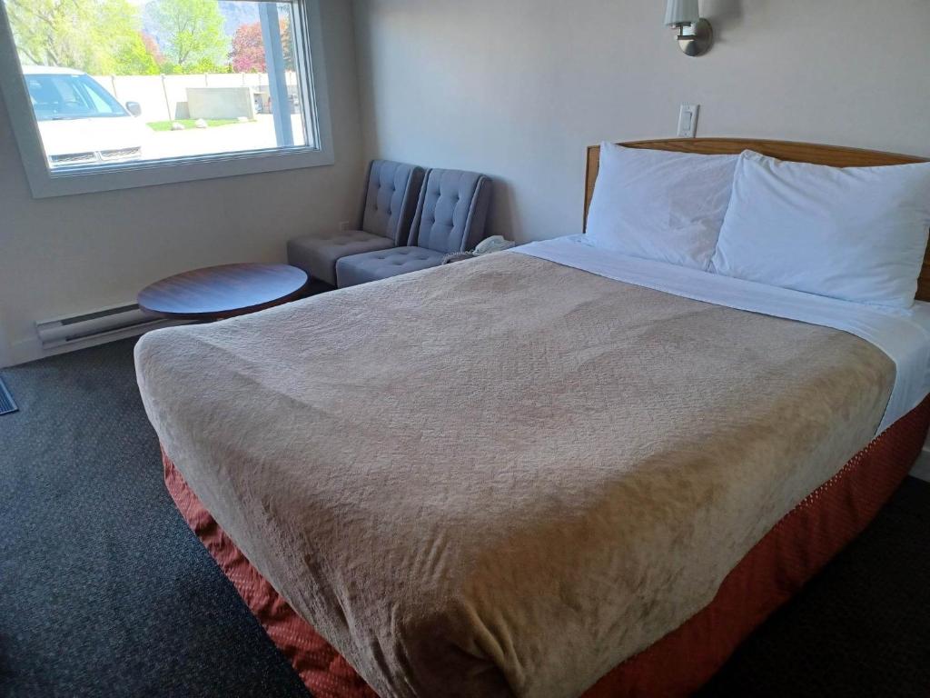 Postel nebo postele na pokoji v ubytování Grandview Motel