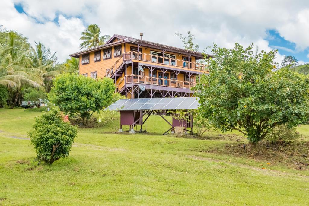 Zahrada ubytování Off-Grid Getaway with Ocean Views in Paradise