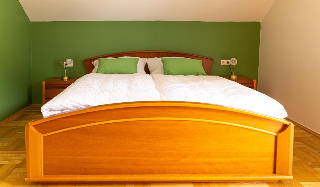 Postel nebo postele na pokoji v ubytování B&B Gösselsdorfer Seeblick