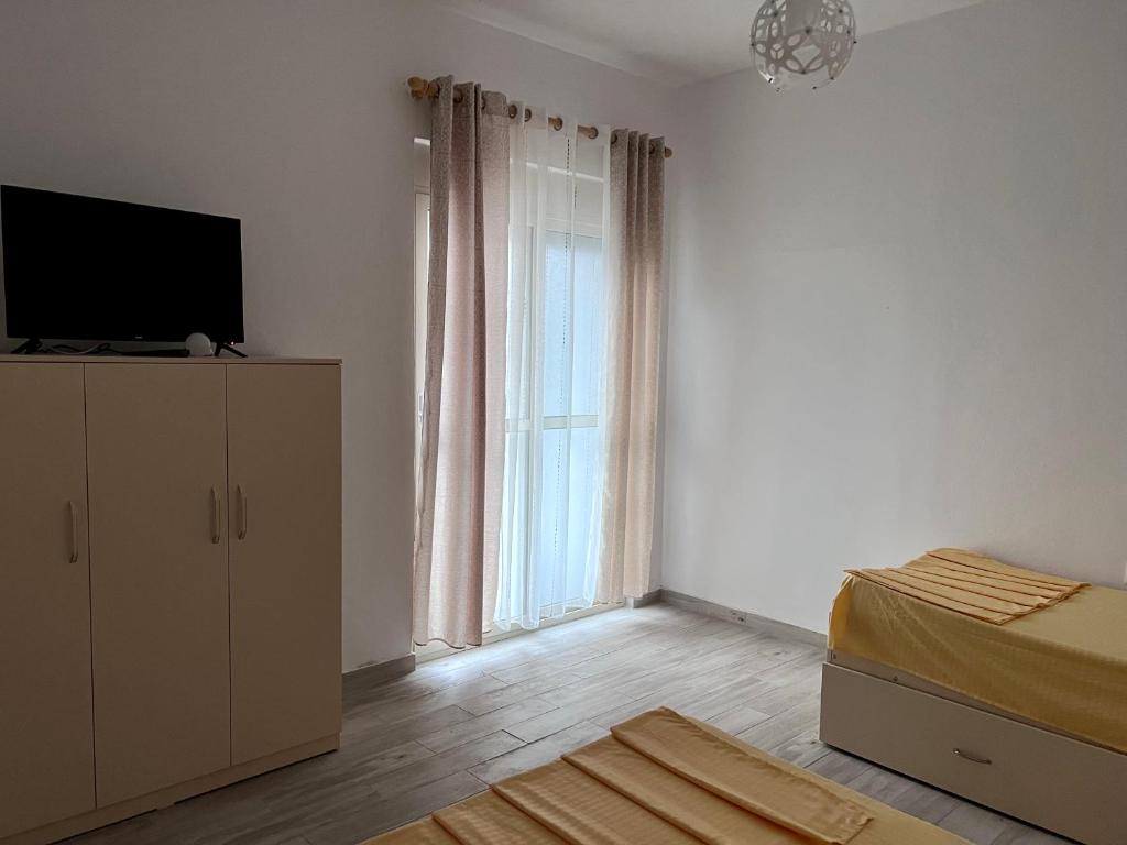 Televiisor ja/või meelelahutuskeskus majutusasutuses Perdja Apartment I