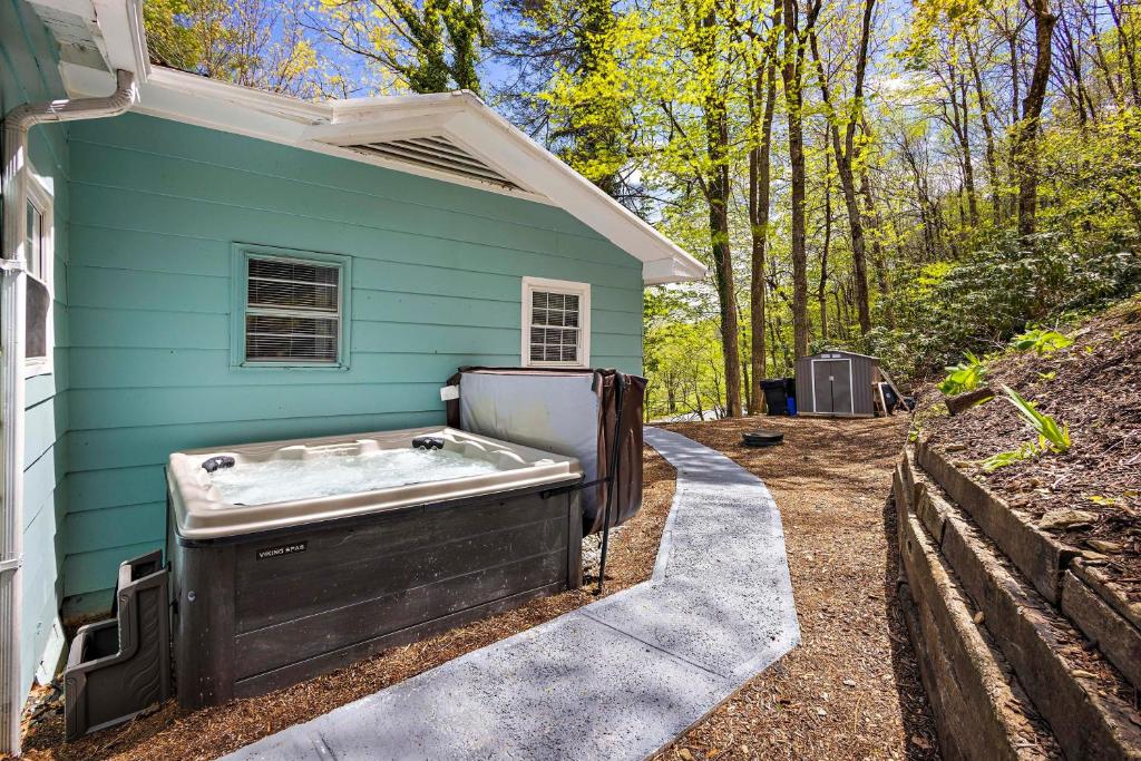 Boone Vacation Rental with Private Hot Tub and Deck, Boone (updated