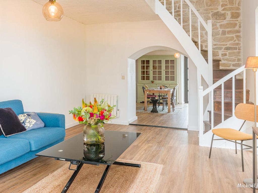 Część wypoczynkowa w obiekcie Maison de Caractère, Proche Gare et Centre, 6-8 Couchages, Jardin et Terrasse Privée - FR-1-349-202