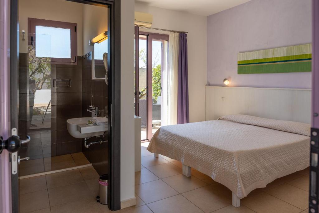 Postel nebo postele na pokoji v ubytování Corte dei Melograni Hotel Resort