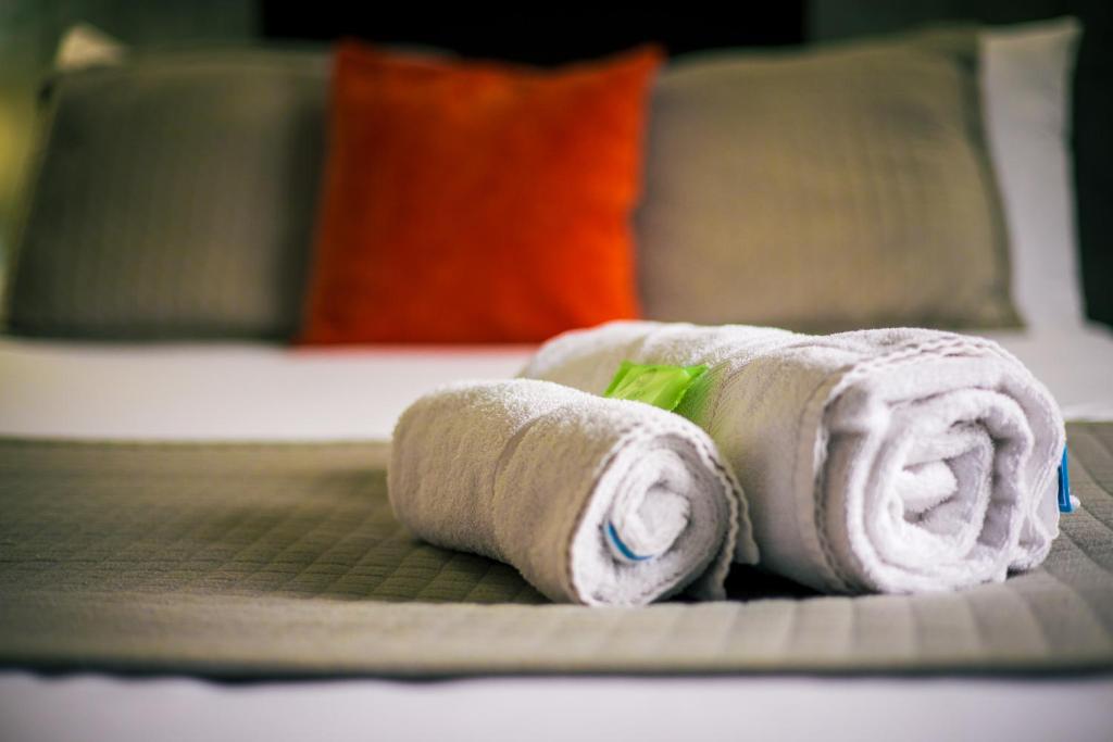 Postel nebo postele na pokoji v ubytování Bowes Incline Hotel