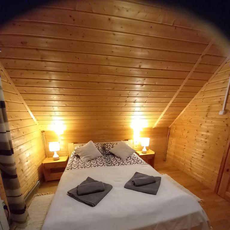 Posteľ alebo postele v izbe v ubytovaní Chatka Zuzia w Bieszczadach