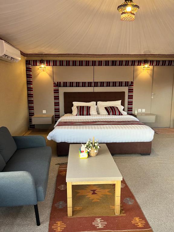 Wadi Rum Bedouin Camp - Deluxe King Room