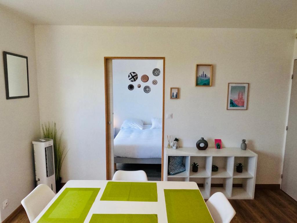 Posteľ alebo postele v izbe v ubytovaní Appartement Cosy Joué-Les-Tours