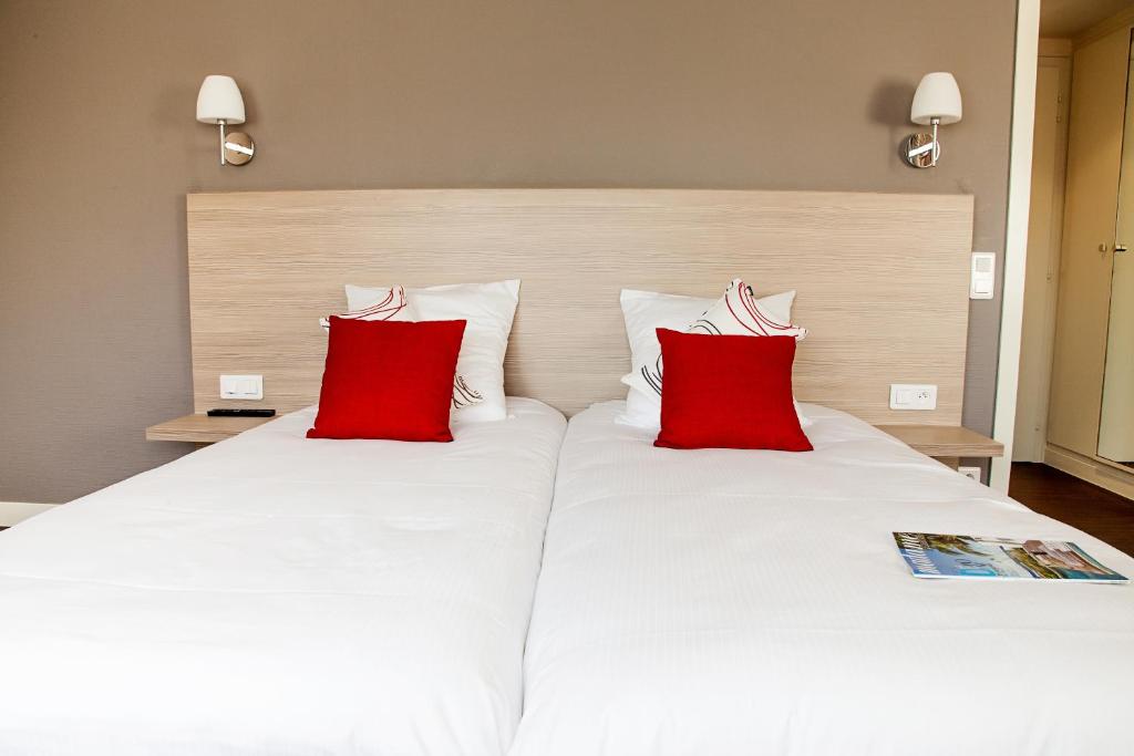 Postel nebo postele na pokoji v ubytování Hôtel Le Ménestrel