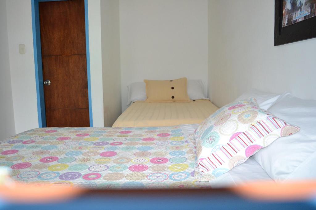 Letto o letti in una camera di Hostal Bosque de Niebla