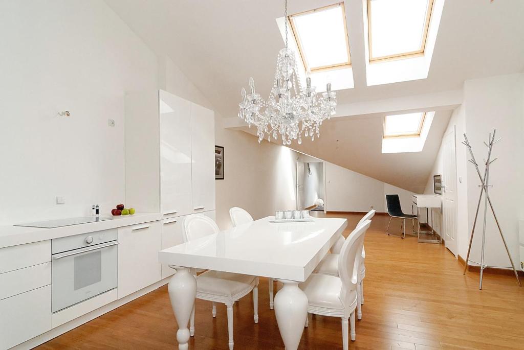 Kuchyň nebo kuchyňský kout v ubytování P&J Apartments Floriańska