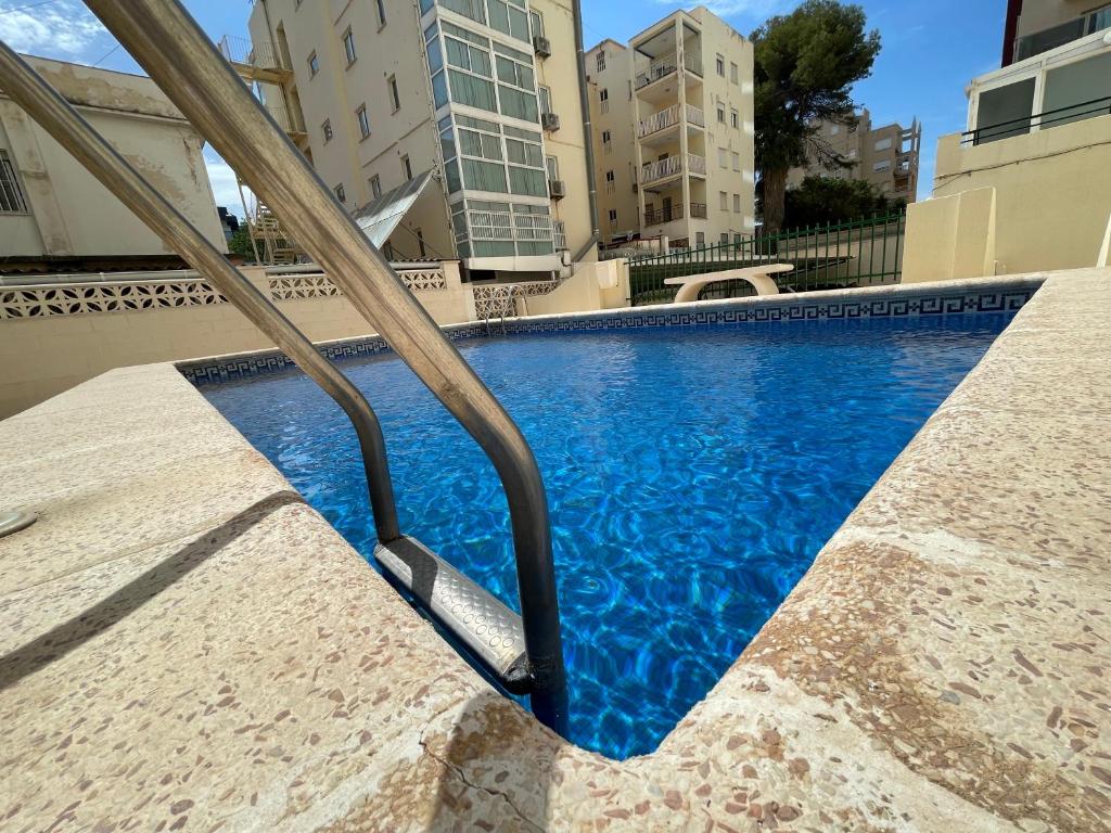 Bazén v ubytování Apartamento en segunda linea en playa de Gandia nebo v jeho okolí
