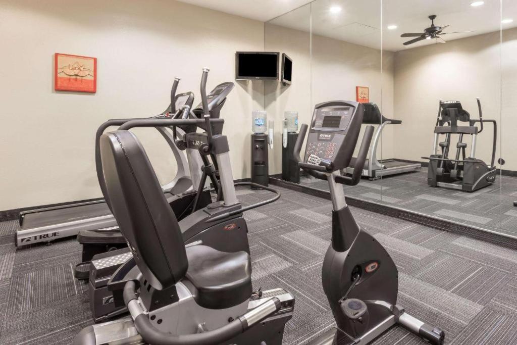 Fitness centrum a/nebo fitness zařízení v ubytování Chandler apartment 1bd Lux 1