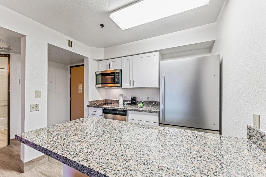Kuchyň nebo kuchyňský kout v ubytování Chandler apartment 1bd Lux 1